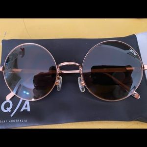 Quay Round Retro Rose Gold Sunglasses